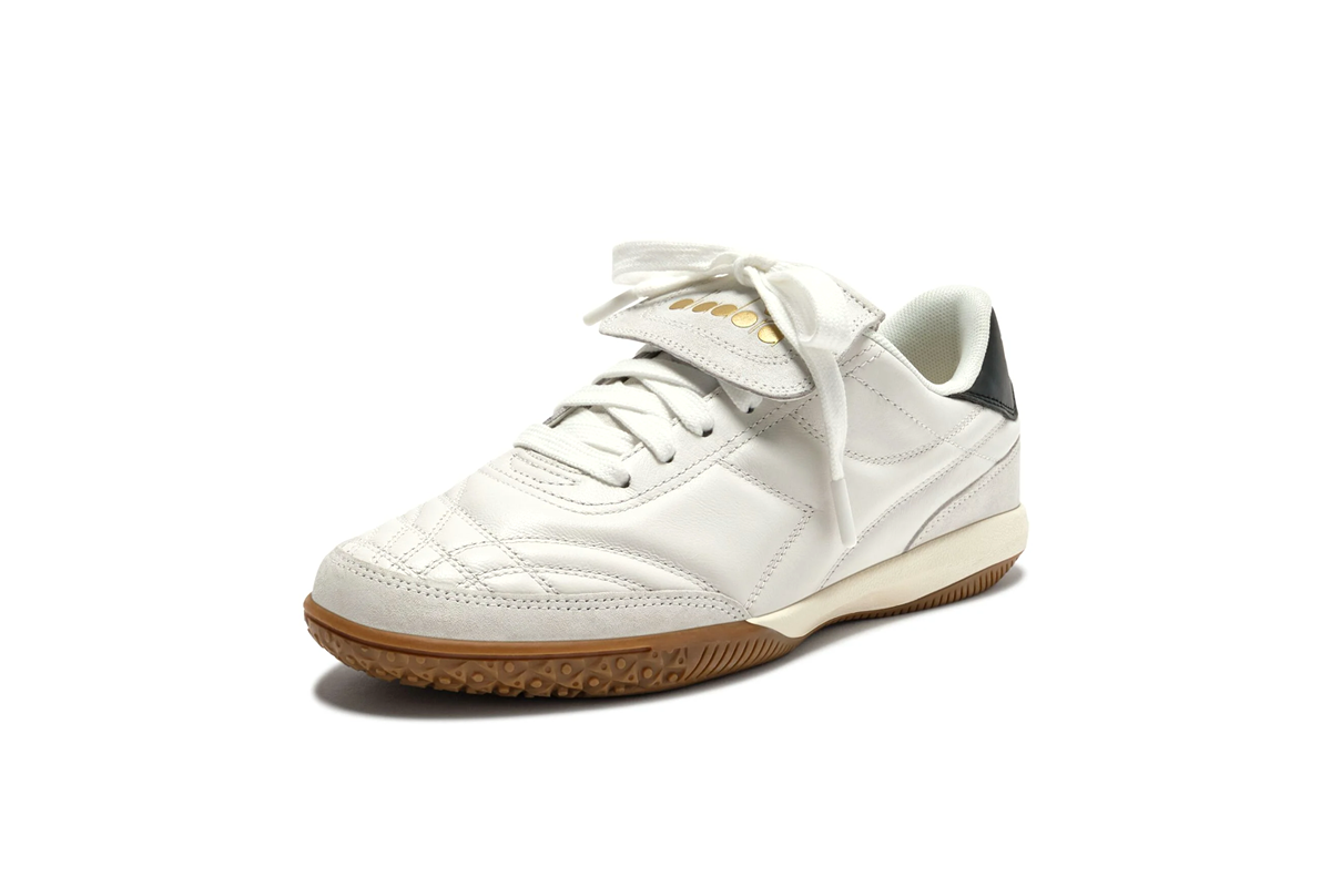 Gold Indoor – P's & Q's