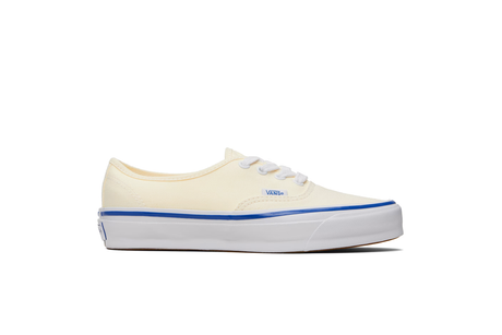 WHITE VANS SHOES ON WHIT EBACKGROUND.